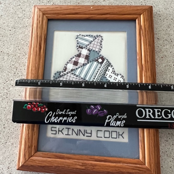 Never Trust A Skinny Cook Vintage hand crafted plaque wall hanging - Picture 3 of 4